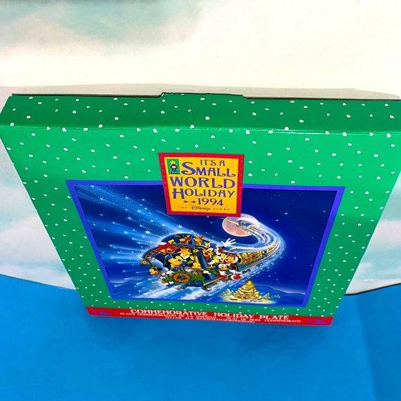 DISNEY STORE NWT VTG 1994 CHRISTMAS IT’S A SMALL WORLD COMMEMORATIVE PLATE JAPAN - Picture 13 of 16